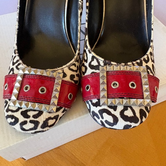 Steve Madden Mindyy Pumps Cheetah Calf Hair Red Buckle Size 10 Leopard Heel - Picture 5 of 16